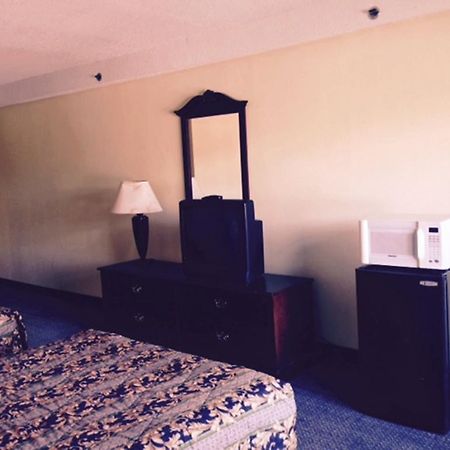 Wynnwood Plaza Hotel - Newport News Exterior foto