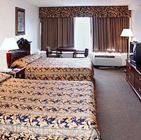 Wynnwood Plaza Hotel - Newport News Exterior foto